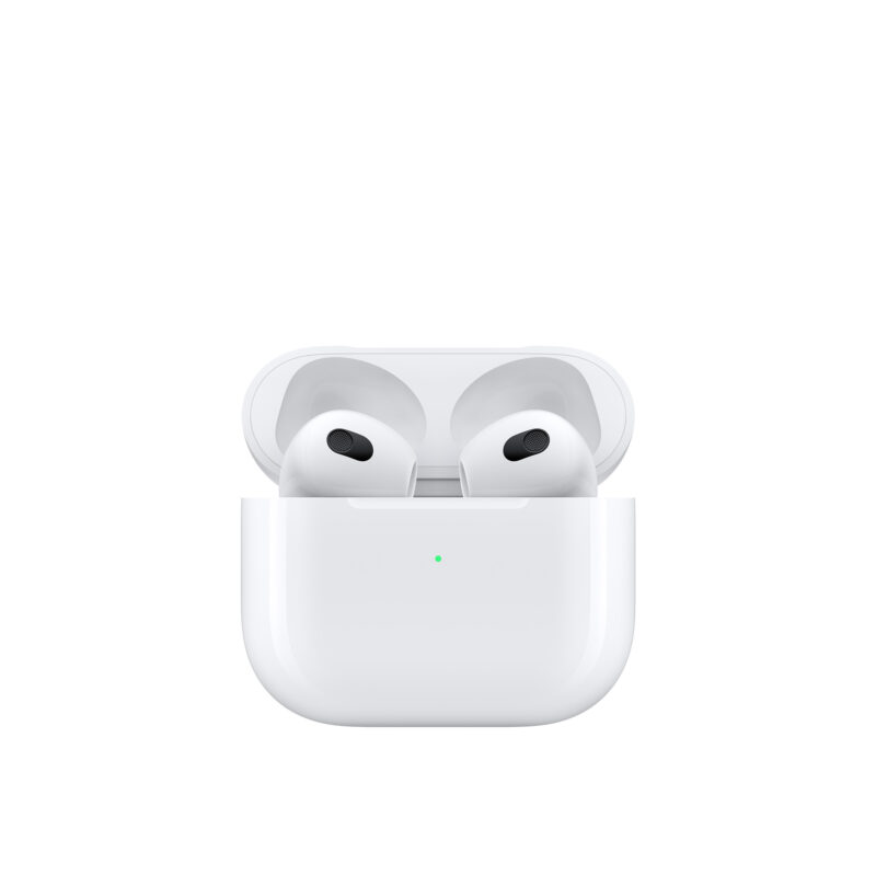 Apple-AirPods-3rd-generation-with-Lightning-Charging-Case-4